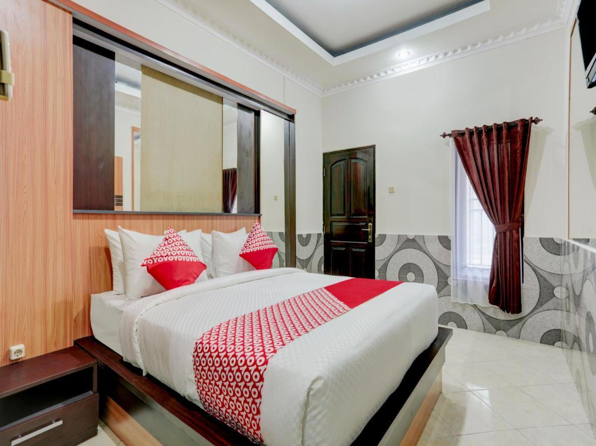 Oyo 90131 Liberty Guest House Sempidi Exterior photo