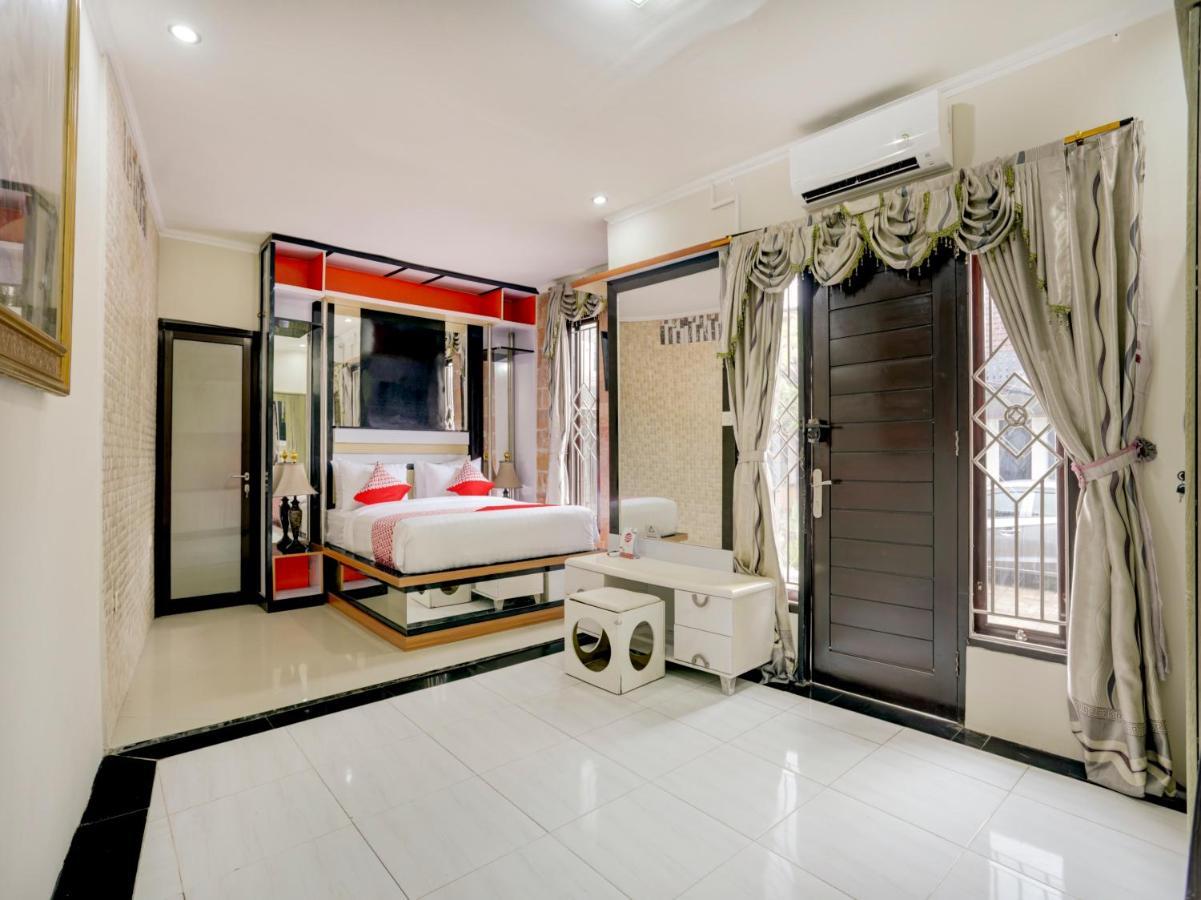 Oyo 90131 Liberty Guest House Sempidi Exterior photo