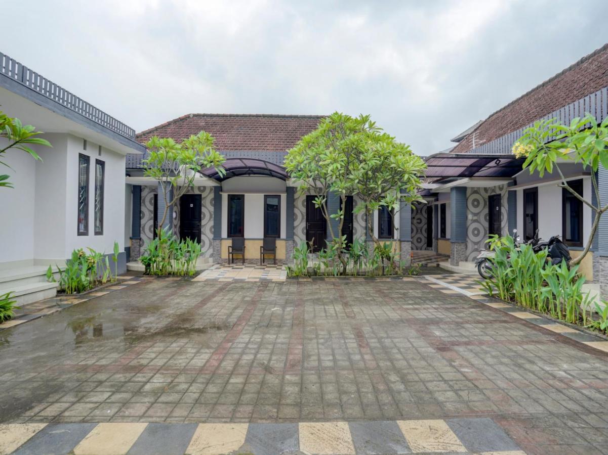 Oyo 90131 Liberty Guest House Sempidi Exterior photo